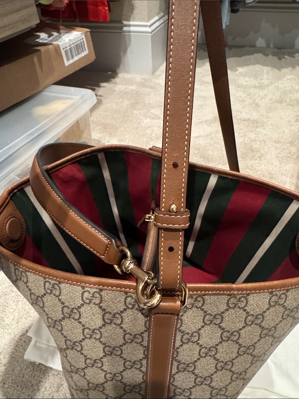 Authentic Gucci Beige GG Canvas Medium Bucket Bag with Chestnut Trim - Picture 8 of 16